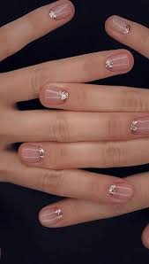 Siempre tratamos de que nuestras uñas de las manicura de flores: 15 Ideas Para Decorar Tus Unas Con Mucho Estilo En 2021 Manicura Con Purpurina Unas Para Novia Unas Neutras