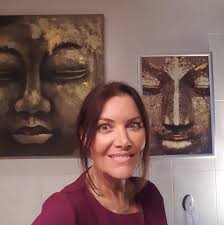 Alison Carr, Holistics