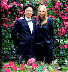 Follow hirohiko araki and explore their bibliography from amazon.com's hirohiko araki author page. Hirohiko On Twitter Hirohiko Araki And Frida Giannini Former Creative Director Of The Fashion House Gucci 2013