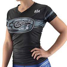 Une protection solaire efficace pour le surf et vos activités nautiques en été ! Boa Women Surf Rash Guard California Black