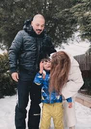 ونشر رامي عياش هذا الفيديو مُعلّقاً لما تنسى الكاميرا مفتوحة وعم. Ø±Ø§Ù…Ù‰ Ø¹ÙŠØ§Ø´ ÙˆØ²ÙˆØ¬ØªÙ‡ ÙŠØ³ØªÙ…ØªØ¹Ø§Ù† ÙˆØ³Ø· Ø§Ù„Ø«Ù„ÙˆØ¬ ÙÙ‰ 5 ØµÙˆØ± Ø¬Ø¯ÙŠØ¯Ø© Ù…Ø³Ø§Ø± Ù†ÙŠÙˆØ²