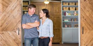 Let's go over some kitchen color ideas that will make your cabinets look their best! 10 Best Fixer Upper Makeovers Because We Ll Always Have The Memories