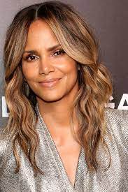 lassen dich deine haare junger oder alter wirken ein star friseur gibt tipps frisuren haar styling dunkelblonde highlights