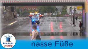 Und wenn sich das wetter wieder einmal von seiner extremen seite. Uberschwemmte Unterfuhrung Wahrend Starkem Unwetter In Leipzig Youtube