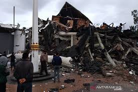 Diduga kuat pemicu gempa ini adalah sesar naik mamuju (mamuju thrust). Bmkg Gempa Majene Meluruh Warga Bisa Kembali Ke Rumah Antara News