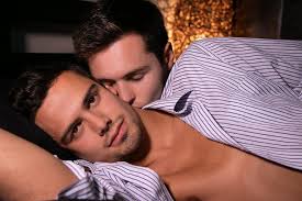 Queer Threesomes 101: A Checklist for You and Your Partner | Mixxxer