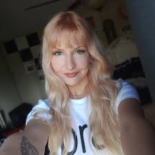 Still sick but I want to have a bit of fun. Pickle lovers can you guess  which brand these pickles are? ( they are from the same jar)