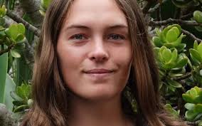 Elsa Buckley's Instagram, Twitter & Facebook