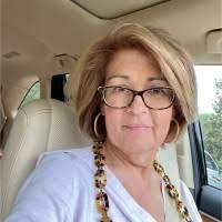 Liz Capps's Instagram, Twitter & Facebook