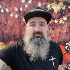 在社交媒體上發布自己彈吉他的照片和視訊,我覺得好痛苦。 我的意思是我不會停止,但請記住,我總是很尷尬,並且快要拆掉它。 好勇敢。 請拍手。