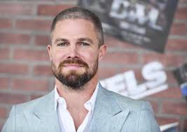 Stephen Amell says he's received "an Extreme Amount of Support" since  SAG-AFTRA strike criticism : r/television