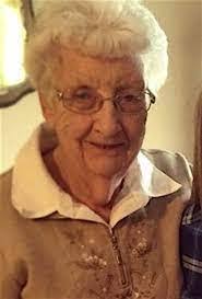 Aline Chambers's Instagram, Twitter & Facebook