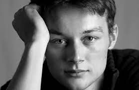 Liam scarlett (born 1985/86) is a british choreographer, who works mainly with the royal ballet, but who has also choreographed new works for miami city ballet, norwegian national ballet. Ifxz3msydm3nxm