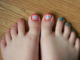 It is time to pay some attention to your toenails along with your fingernails! 30 Best And Easy Christmas Toe Nail Designs Christmas Celebration All About Christmas