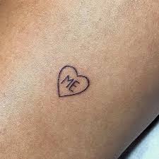 Moi Tatouage De Coeur L Amour De Soi In 2020 Love Heart Tattoo Self Love Tattoo Tattoos