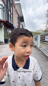 Kalau ke Malaysia, jangan lupa singgah ke butik D'Herbs Terlajak Laris  milik Datuk Seri Aliff Syukri!Di sinilah tempat belanja produk herbal dan  kecantikan yang viral itu—dari skincare, jamu, tas sampai minuman pun