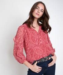 Chemisier, blouse, ou tunique, font partie des pièces (ou vêtements) femme les plus tendances, ce sont des vêtements chics et confortables le chemisier est un vêtement plus ample et décontracté, moins rigide qu'une chemise ordinaire. Soldes Blouse Femme Chic Pour Mariage En Stock