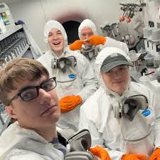 When?!?!?!?!?!?!?! Quickly discard your entire stock of any one item in  your Item Bag by tapping the button