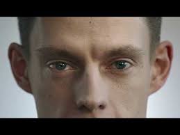 Как только юрию исполнилось 16 лет, его взяли в штат знаменитой газеты. Yurij Dud Foto Biografiya Filmografiya Novosti Vokrug Tv