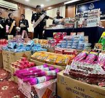 Halalkan' mercun, nikotin cemar kesucian hari raya - Utusan ...
