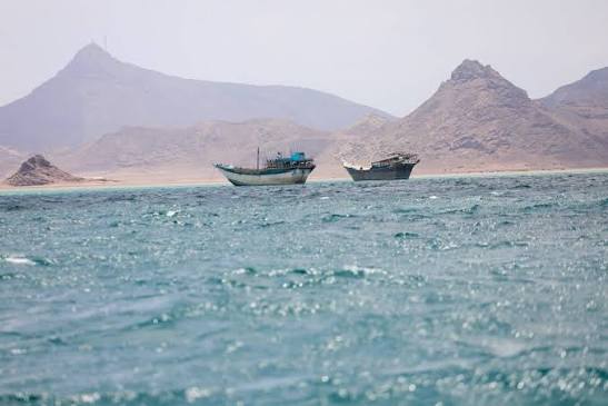إيران تطلب من الحوثيين الاستعداد لإغلاق باب المندب