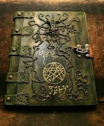 Você já parou para pensar qual o livro mais antigo do mundo? 10 Livros Antigos Sobre Magia Wicca Bruxaria Amino