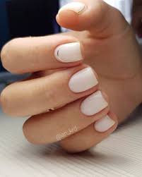 The soft square is easy to maintain on shorter nails and looks universally flattering on every finger shape.pair your soft square shaped use a gel polish or try acrylics for extra reinforcement. Novinki Dizajna Nogtej I Foto Krasivogo Manikyura Modnye Tendencii