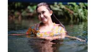 Gadis kecil, pencarian porno, perawan, bocah. Begini Potret 5 Artis Cantik Dan Seksi Saat Mandi Di Sungai