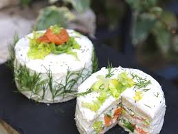 Sandwich Cakes Indivuels Au Saumon Fume Et Aux Herbes Recette Recette Saumon Fume Recettes De Cuisine