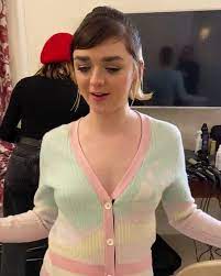 Maisie Williams Celebhub Maisie Williams Maisie Williams Bikini Maisie Williams Sophie Turner