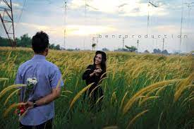 Ketawa mulu slm sesi foto. Benz Production On Instagram Prewedding Prewedding Vsco Vscocam Like4like Preweddingphoto Preweddingoutdoor Prewed Preweddingjakarta Prewedd Like4like