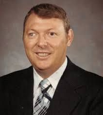 Earl Robbins's Instagram, Twitter & Facebook