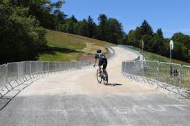 la plɑ̃ʃ de bɛl fij) is a ski station in the vosges mountains, in france. Tour De France Les Favoris Vont Pouvoir S Expliquer A La Planche Des Belles Filles L Equipe