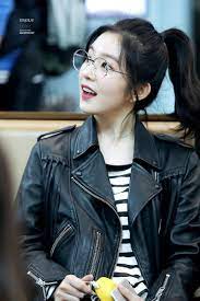 Top 5 Female K Pop Idols Who Look Classy Sophisticated And Chic With Glasses On Kpopmap Gadis Cantik Selebritas Kecantikan