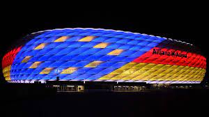 A protester parachuted into munich's allianz arena moments before the start of the euro 2020 match between germany and france on tuesday, injuring several people who were hospitalized. Munchen Bleibt Em Spielort Wichtiges Signal In Schwerer Zeit Dfb Deutscher Fussball Bund E V