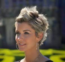 Coiffure femme 40 ans : Coiffure Sophie Davant Adoptez Sans Plus Tarder La Coupe Courte