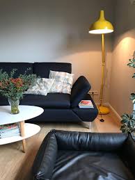 Eisen moderne stehlampe, für reiche wohnzimmer idfdesign. Wohnzimmer Mit Gelber Stehlampe Wohnzimmer Stehlam