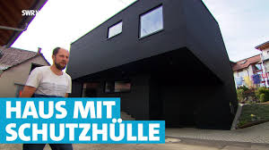 Wir haben daher die grundrisse aller derzeit verfügbaren einfamilienhäuser zusammengetragen und für. Hypermodern Wohnen Das Schwarze Haus Von Mohringen Youtube