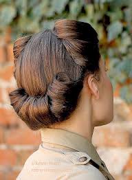 Projet Defile Chapeaux Par Lou En 2020 Coiffure Rockabilly Coiffures Retro Coiffure Annee 40