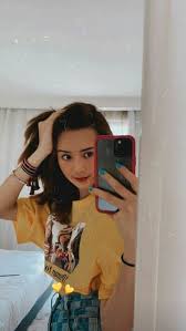 Di pemotretan kali ini, bersama fotografer winston gomez, perempuan kelahiran aceh ini tampil menawan dengan baju berwarna merah dan berlengan putih. 76 Ide Beby Tsabina Aktris Wanita Gaya