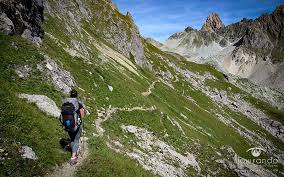 Partir à droite et grimper par une petite route puis. Pourquoi Partir Marcher En Montagne Sur Plusieurs Jours Slow Rando