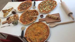 We give orders, help salon visitors choose the right chair, answer your calls and messages ⠀ but the time is close to lunch. Pizza Vitto Madrid Pacifico Restaurant Reviews Photos Phone Number Tripadvisor