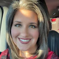 Hello, who owns this truck? It's been 3 weeks since that truck 805 South  Katlyn Dr is in the way. If it's not in its fourth week, I'll call the tow  truck. #