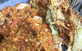 Sambel ayam gepuk pak gembus (mirip) cabe rawit orange besar • garam • kacang tanah seperempat genggam, (jangan kebanyakan yaaa) • lebih enak pake mede daripada kacang tanah (kalo ada) • minyak benar2 panas (bekas goreng ayam) • bawang merah • bawang putih. Viral Resep Sambal Ayam Gepuk Spesial Enak Sederhana Video
