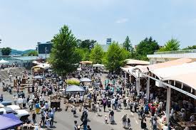 日本自遊易- 東京最大級的跳蚤市場：東京蚤の市，將在明天及後天一連兩天在大井競馬場開催，這個地點比之前在調布市的要更... | Facebook