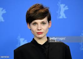 See more ideas about twarz, sztuczki urodowe, maseczki na twarz. Actress Malgorzata Gorol Appears At A Press Conference For Twarz In News Photo Getty Images