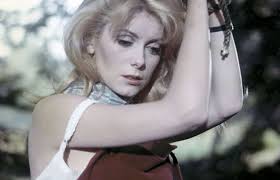 Treize ans après la mort d'henri salvador, catherine, sa quatrième et dernière épouse, s'est confiée sur leur rencontre, leur envie d'enfant et le regard des autres. Belle De Jour L Autre Visage De Catherine Deneuve Dans Votre Prochain Rendez Vous Classic Cine