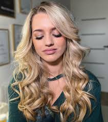 Marta Dąbrowska Make Up added a...