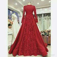 Pada umumnya jenis gaun pengantin di indonesia sendiri standar warna putih namun kadang selera setiap orang berbeda beda, terlebih bagi anda untuk mengirit biaya misalkan anda bisa menyewa gaun pengantin warna merah dan jas pengantin sedangkan untuk baju pengiringnya anda bisa. 50 Model Kebaya Pengantin Modern Muslim Akad 2020 Model Baju 2021