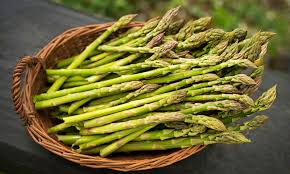 Tagliate le punte degli asparagi 2 che serviranno per guarnire il risotto e tagliate a rondelle fini il resto degli asparagi 3. Ricette Con Gli Asparagi 4 Idee Per Cucinarli Al Meglio